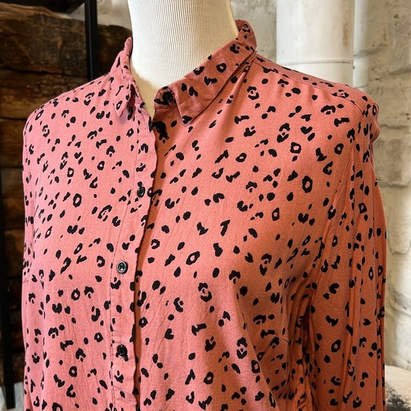 H&M Divided | Spotted Pink Button Up - Picture 2 of 7